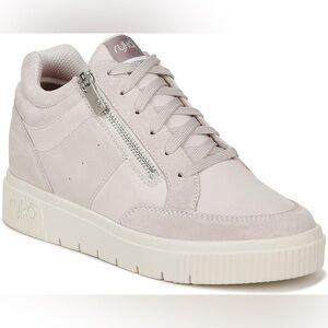 Ryka NWOT Women’s WIDE WIDTH Suede Victory Wedge Shoes Sneakers 9.5W Light Beige